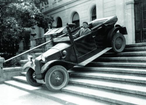 Ganz-with-Tatra-on-steps